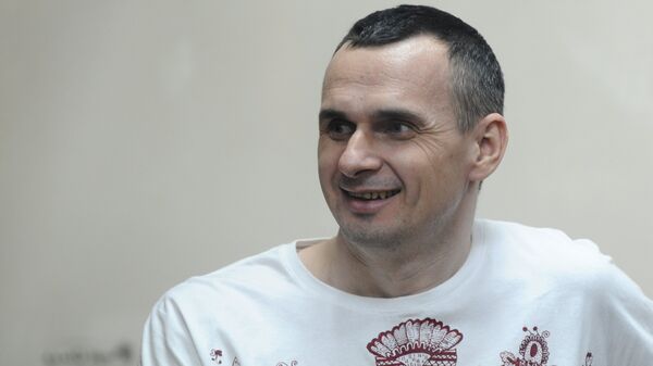 Олег Сенцов, обвиняемый в создании террористического сообщества в Крыму и подготовке терактов, во время оглашения приговора