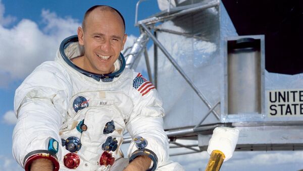 Американский астронавт Алан Бин