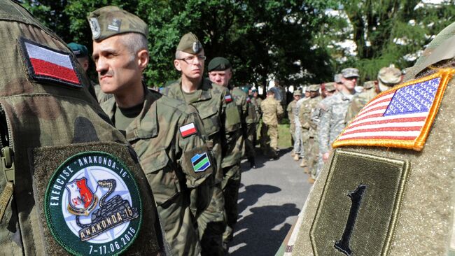 Польские и американские военные во время учений в Польше, архивное фото