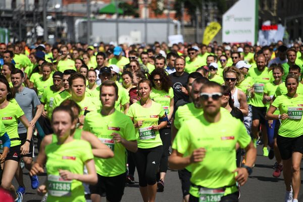 Участники благотворительного зелёного марафона Бегущие сердца в Москве