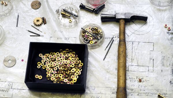 Изделия с рубиновыми камнями, используемые при изготовлении часов на заводе ООО Полет-Хронос