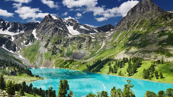 Озеро в Алтайских горах