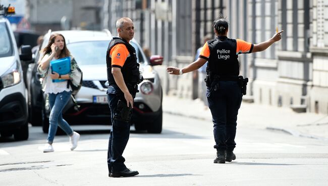 Полицейские недалеко от места стрельбы в городе Льеж, Бельгия. 29 мая 2018