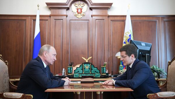 Президент РФ Владимир Путин и Дмитрий Артюхов во время встречи. 29 мая 2018