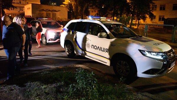 В Киеве убит журналист Аркадий Автомобили полиции и следственного Украины возле дома в Киеве, где был застрелен российский журналист Аркадий Бабченко.