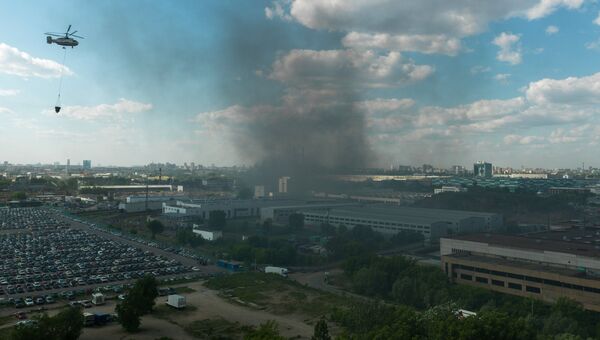 Пожар на складе макулатуры в районе Печатники в Москве. 30 мая 2018