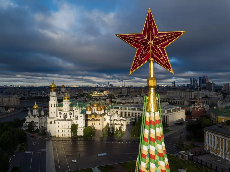Звезда на Спасской башне Московского Кремля Звезда на Спасской башне Московского Кремля