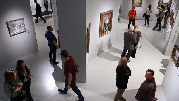 Посетители на выставке Импрессионизм в авангарде в Музее русского импрессионизма в Москве