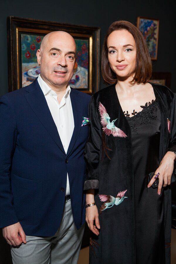 Михаил Грушевский с женой на выставке Импрессионизм в авангарде в Музее русского импрессионизма в Москве