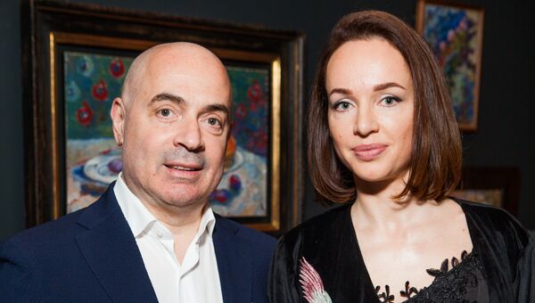 Михаил Грушевский с женой на выставке Импрессионизм в авангарде в Музее русского импрессионизма в Москве
