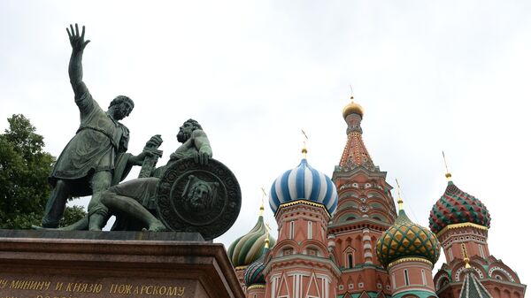 Собор Василия Блаженного и памятник Минину и Пожарскому в Москве
