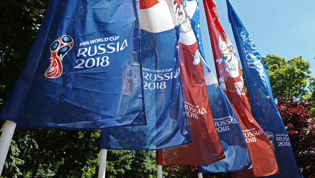 Флаги, посвященные чемпионату мира по футболу ФИФА-2018. Архивное фото