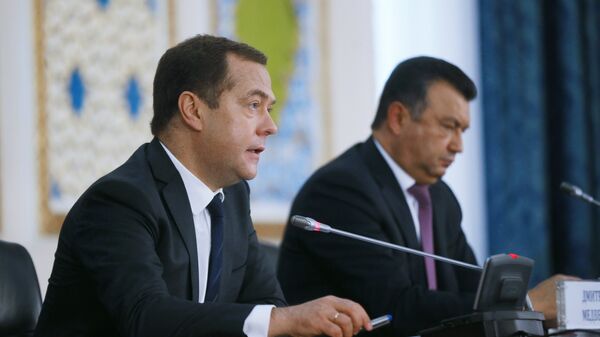 Председатель правительства РФ Дмитрий Медведев и премьер-министр Таджикистана Кохир Расулзода