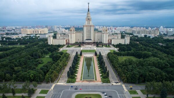 Здание Московского государственного университета имени М.В. Ломоносова в Москве. Архивное фото