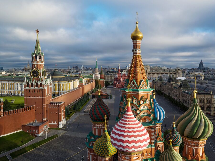 Купола Храма Василия Блаженного на Красной площади в Москве