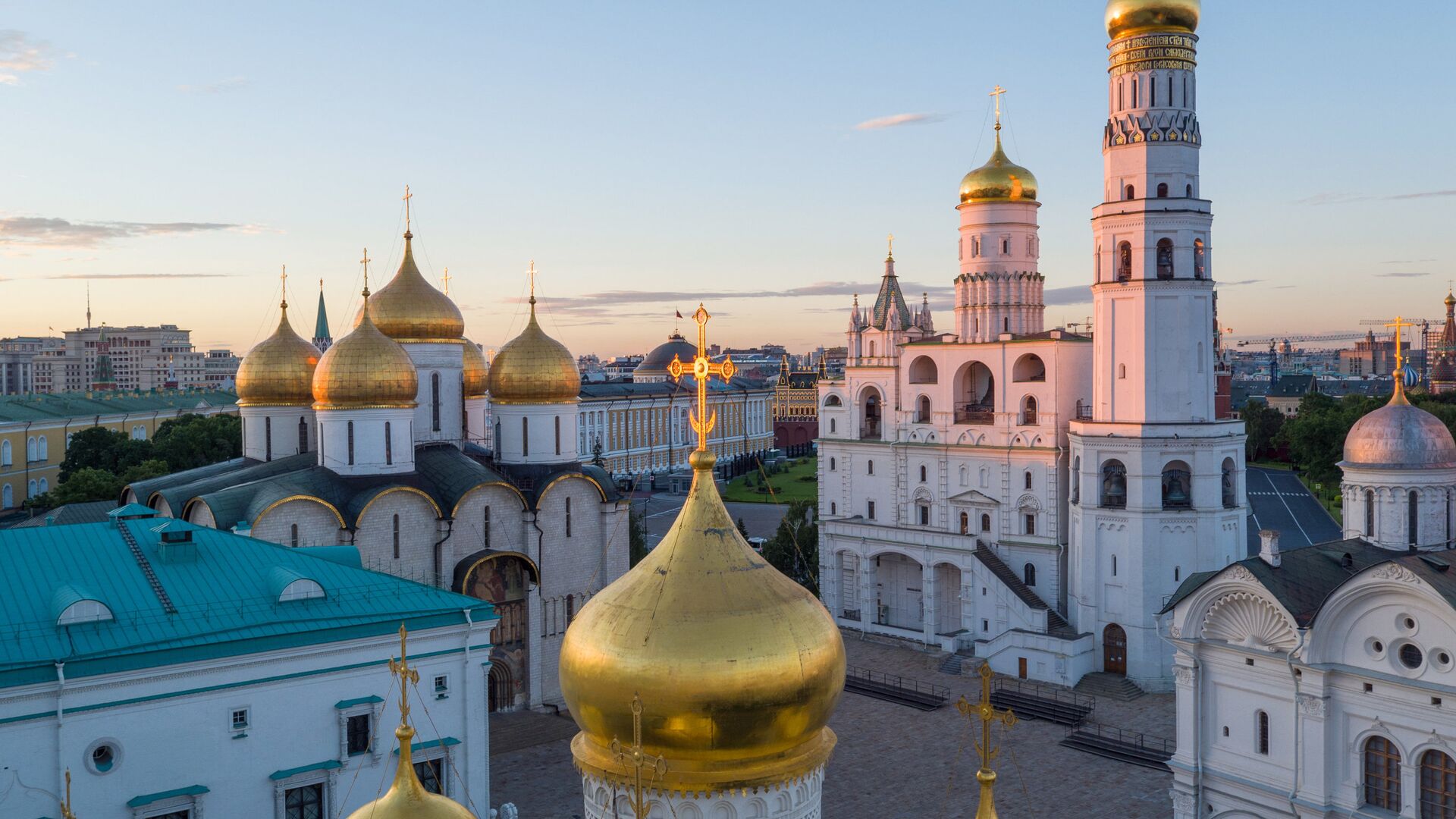 Колокольня Ивана Великого, церковь Двенадцати Апостолов, Благовещенский собор, Грановитая палата на территории Московского Кремля - РИА Новости, 1920, 03.09.2021