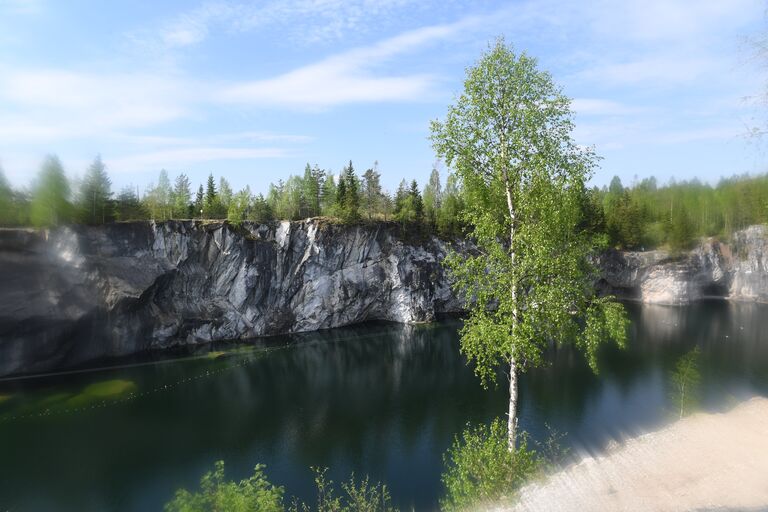 Озеро в горном парке Рускеала