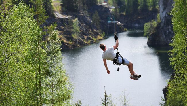 Zip-line в парке Рускеала