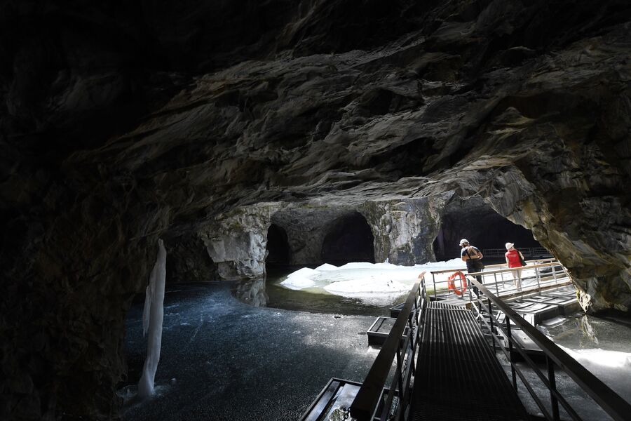 Грот во льдах, подземный парк Рускеала