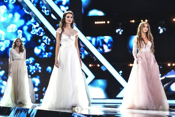 Участницы финала всероссийского конкурса красоты Мисс Русское Радио 2018 в Центральном Манеже