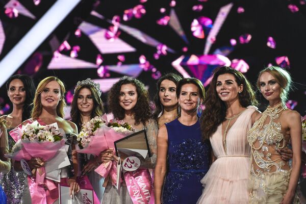 Участницы финала всероссийского конкурса красоты Мисс Русское Радио 2018 в Центральном Манеже