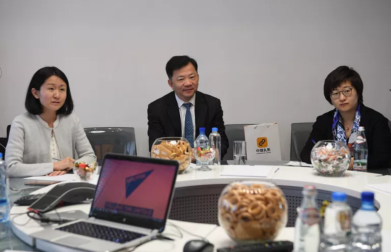 Президент China Media Group Шэнь Хайсюн на встрече с генеральным директором МИА Россия сегодня Дмитрием Киселевым. 1 июня 2018 Президент China Media Group Шэнь Хайсюн на встрече с генеральным директором МИА Россия сегодня Дмитрием Киселевым. 1 июня 2018
