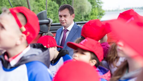 Председатель Воронежской облдумы Владимир Нетесов на встрече с детьми