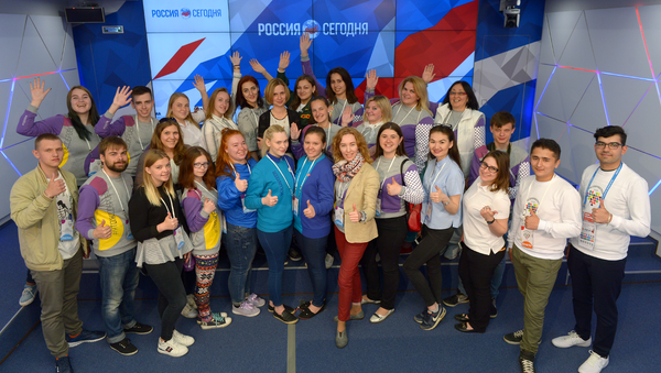 Участники Большого фестиваля добровольцев в МИА Россия сегодня