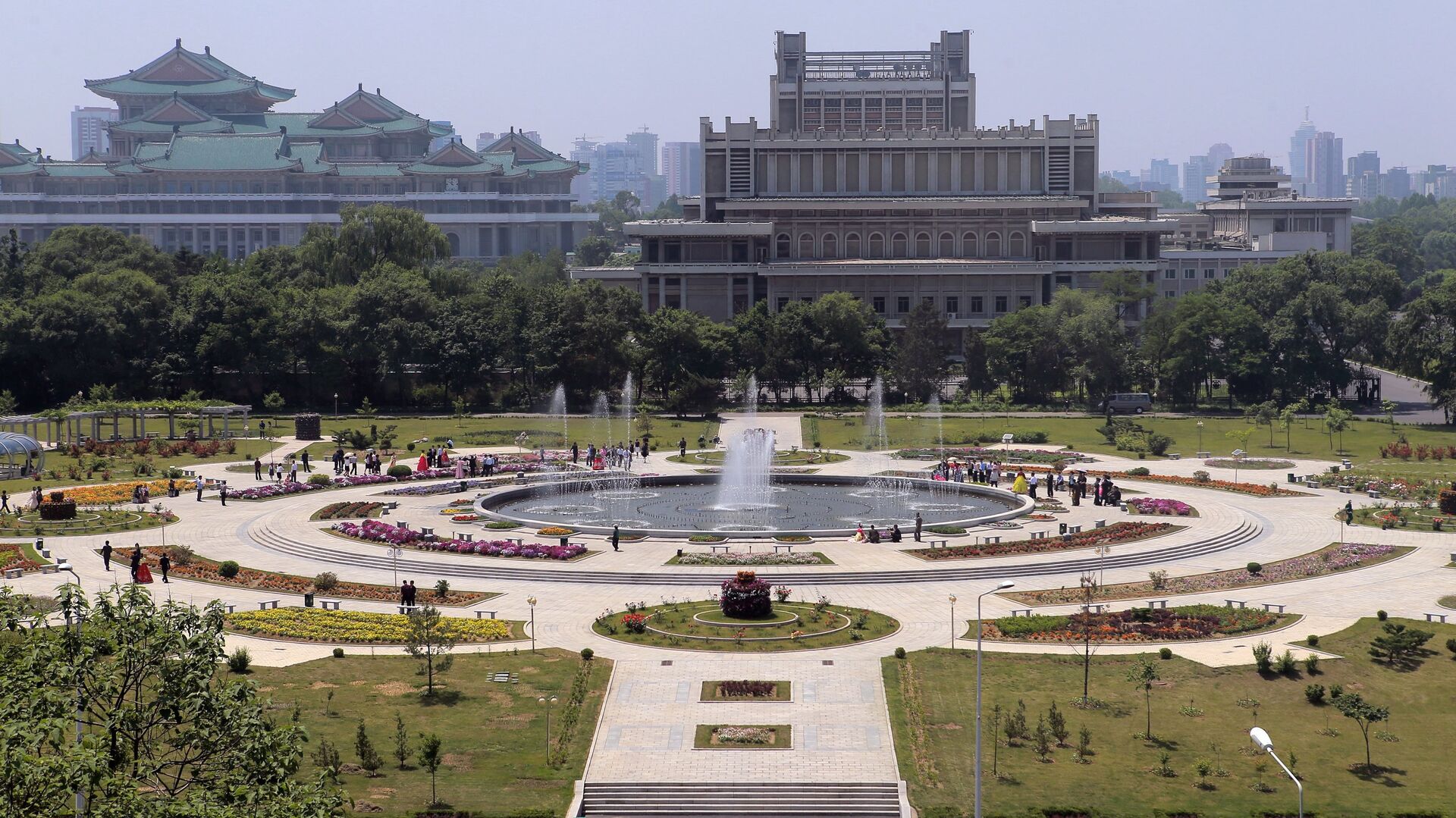 Парк фонтанов Мансудэ в Пхеньяне - РИА Новости, 1920, 21.11.2022