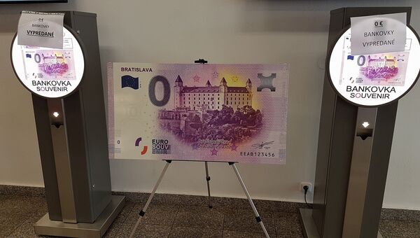 Сувенирная банкнота номиналом 0 евро с орфографической ошибкой в Словакии. Архивное фото