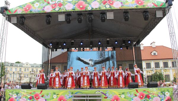 На фестивале в Гродно представили национальные подворья