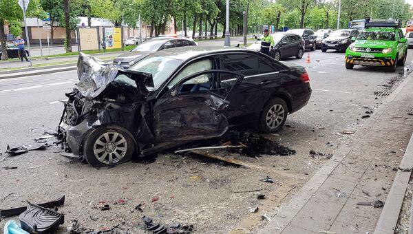 Последствия ДТП с участием трех транспортных средств на пересечении 2-й Павловского пер. и Подольского шоссе. 3 июня 2018