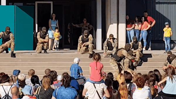 В соцсетях раскритиковали выступление украинского спецназа перед детьми