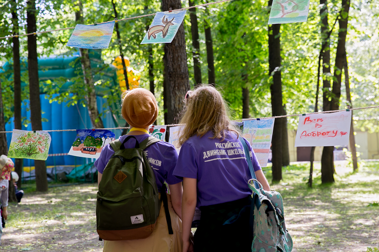Участники и гости Большого фестиваля добровольцев в Сокольниках