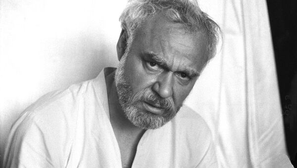 Актер Леонид Неведомский в спектакле Порог. 1984