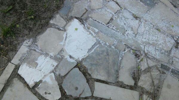 Тротуар на улице Радищева в Ульяновске частично вымостили фрагментами надгробных плит