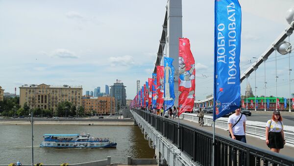 Флаги с символикой чемпионата мира по футболу 2018 на Крымском мосту в Москве. Архивное фото