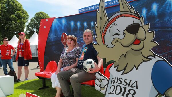Отдыхающие в Парке Горького в Москве в преддверии чемпионата мира по футболу 2018