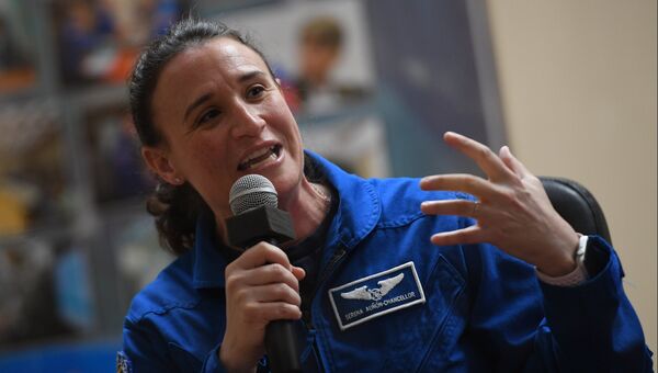 Член основного экипажа МКС-56/57  астронавт НАСА Серина Ауньон Чэнселлор (США) во время пресс-конференции на космодроме Байконур. 5 июня 2018