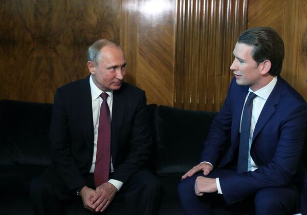 Президент РФ Владимир Путин и Федеральный канцлер Австрии Себастьян Курц во время встречи в Вене. 5 июня 2018 Президент РФ Владимир Путин и Федеральный канцлер Австрии Себастьян Курц во время встречи в Вене. 5 июня 2018