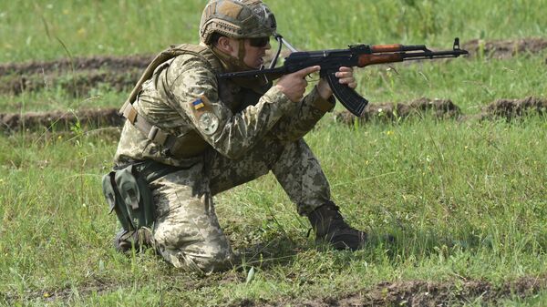 Украинский военный на учениях