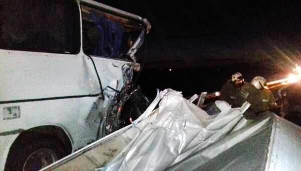 Последствия ДТП на 315-м км, трассы М-4 Дон, где произошло столкновение автобуса Мерседес и грузовика Хино. 6 июня 2018