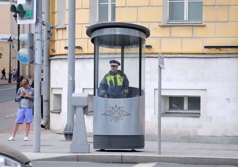 Новый пост ГАИ на Моховой улице в Москве