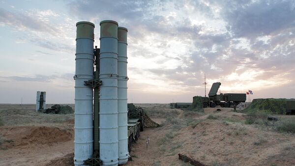 Подготовка к стрельбам зенитных ракетных систем С-400 Триумф под Астраханью. Архивное фото