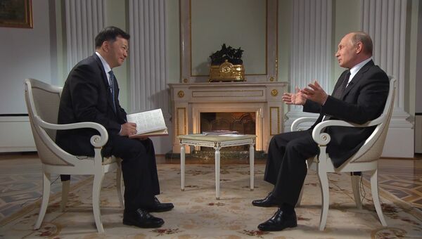 О санкциях, футболе и рюмке водки с Си Цзиньпином: интервью Путина для Китая