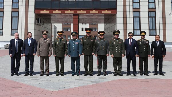 Министр обороны РФ Сергей Шойгу во время посещения Кызылского Президентского Кадетского училища. 6 июня 2018