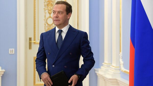 Председатель правительства РФ Дмитрий Медведев перед началом совещания с членами кабинета министров РФ. 6 июня 2018