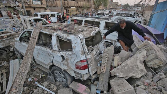 Последствия взрыва в районе Садр-Сити в Багдаде, Ирак. 7 июня 2018