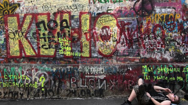 Стена памяти солиста рок-группы Кино Виктора Цоя на Арбате.