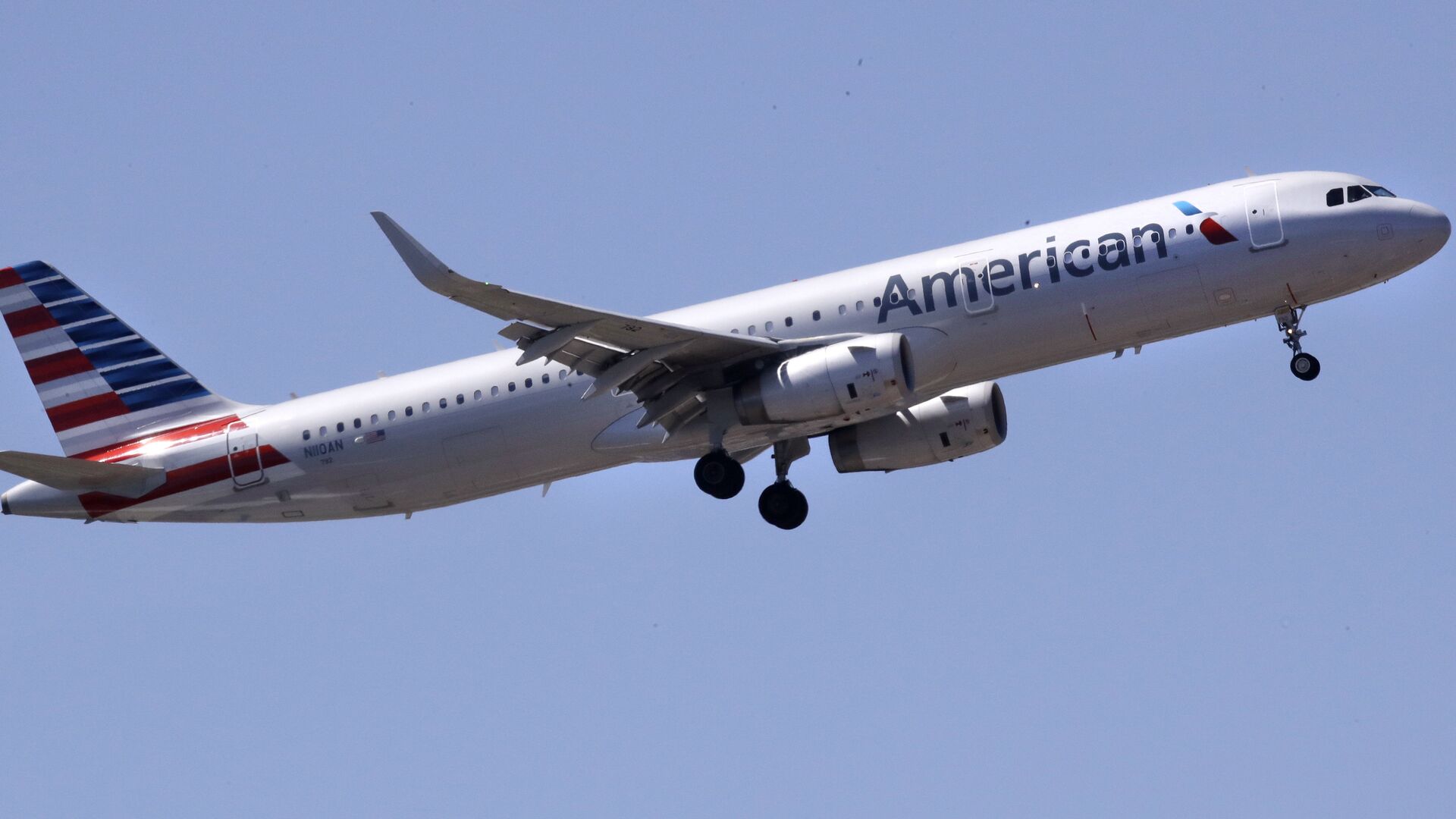 Самолет Airbus A321 авиакомпании American Airlines - РИА Новости, 1920, 19.07.2024